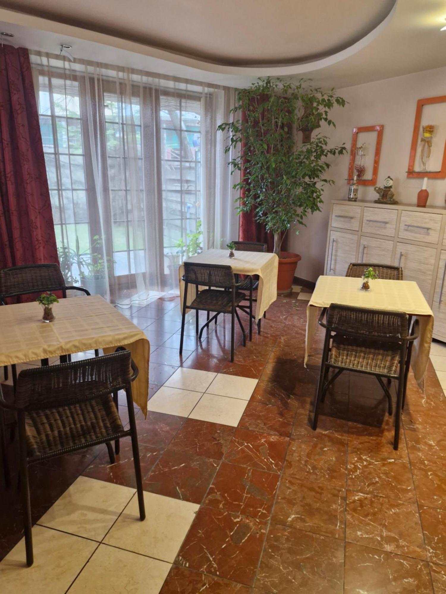 Hotel Home Sweet Home Chisinau Ngoại thất bức ảnh